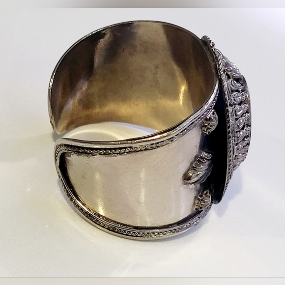 Vintage Silvertone Cuff Bracelet - Picture 8 of 9